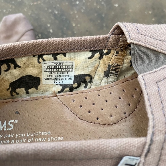 toms - Picture 2 of 4